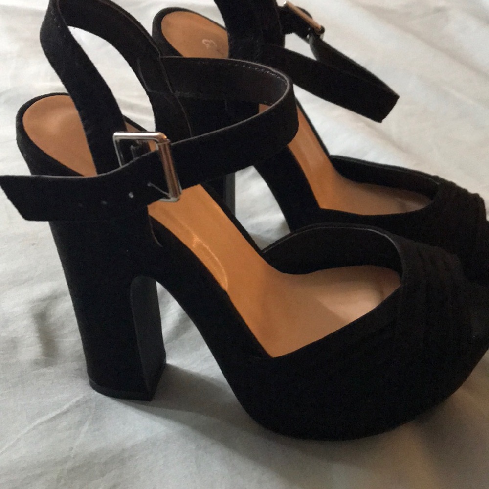 Heels - Picture 2 of 3